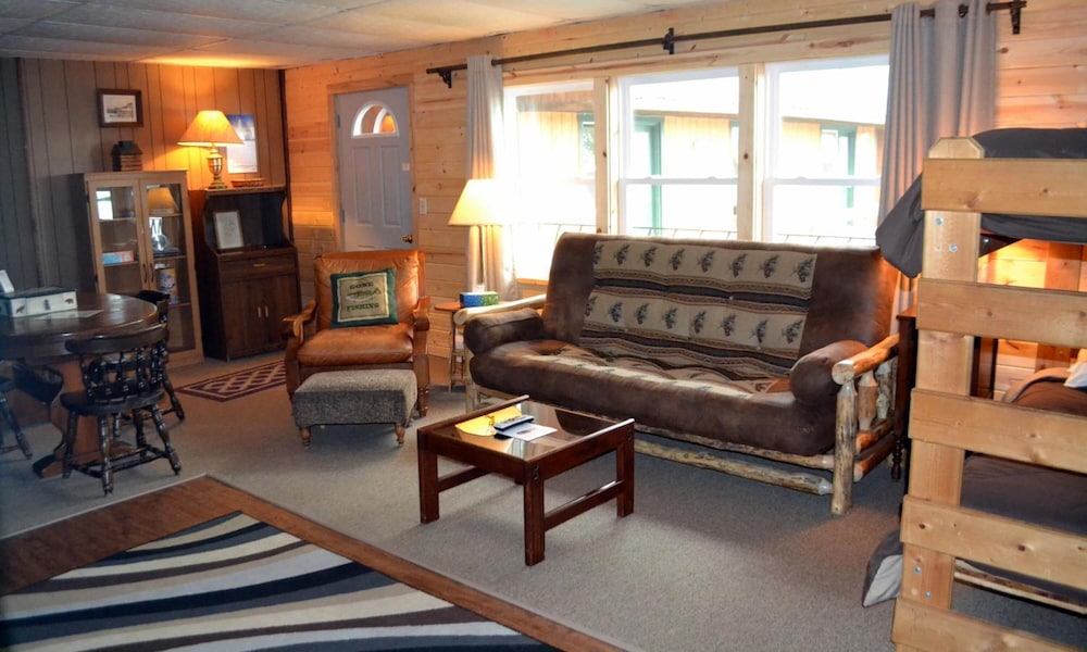 AJ's Lodge and Oven - photo 23