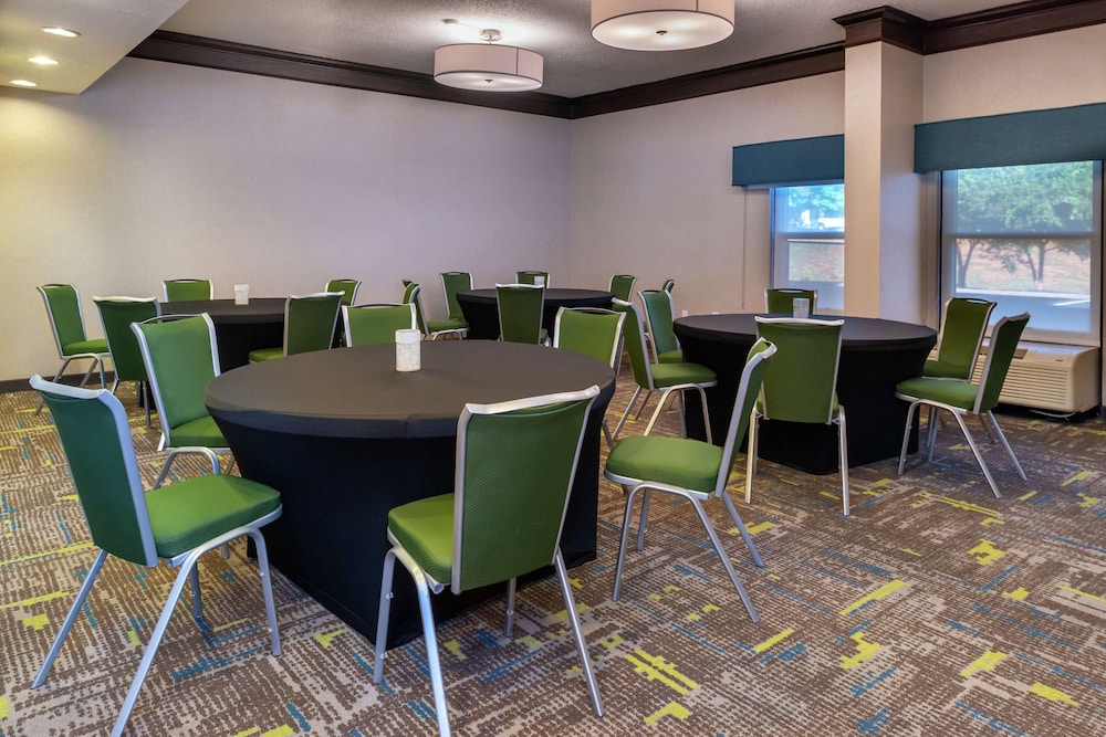 Hampton Inn Greensboro Airport - photo 49