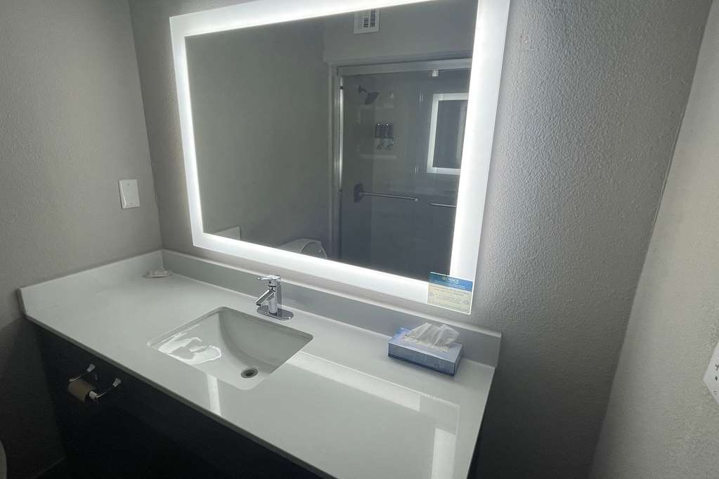 Wingate by Wyndham Columbia Fort Jackson - photo 18