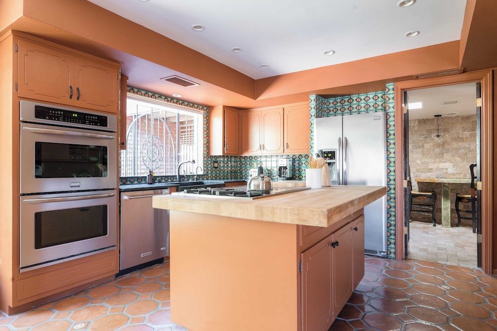 Charming 5BDR Hacienda w Pool Fire Pit Billiards La Casona by AvantStay - photo 23