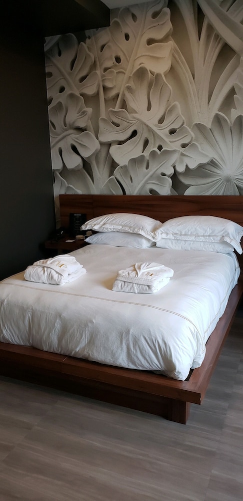 Hotel On Phillips - photo 23