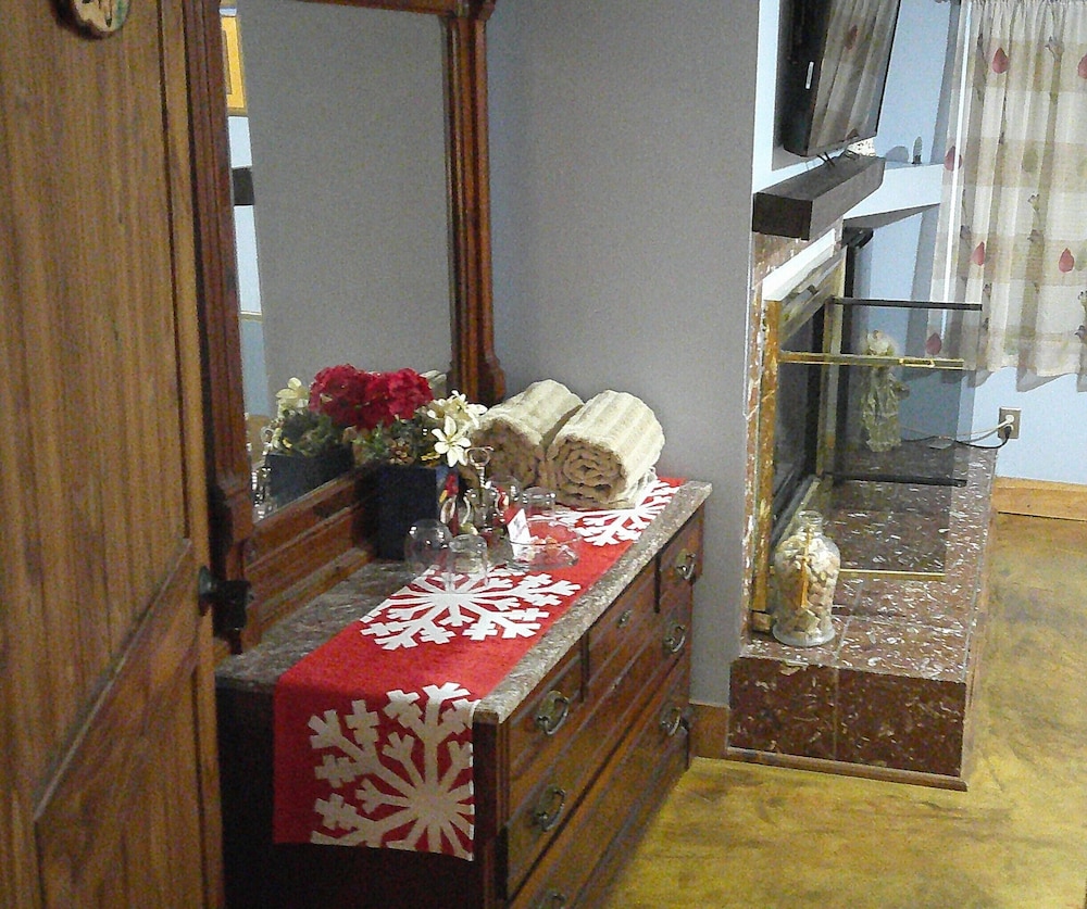 Lil Black Bear Inn - photo 36