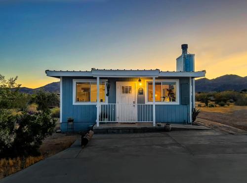 The Raven House Renovated Homestead Cabin — 4-Star Luxury Hotel in Joshua Tree, United States