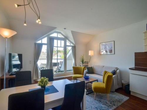 Dünenpark Binz Komfortplus Ferienwohnung mit 1 Schlafzimmer und Balkon im Dachgeschoss 183 — 4-Star Luxury Hotel in Ostseebad Binz, Germany