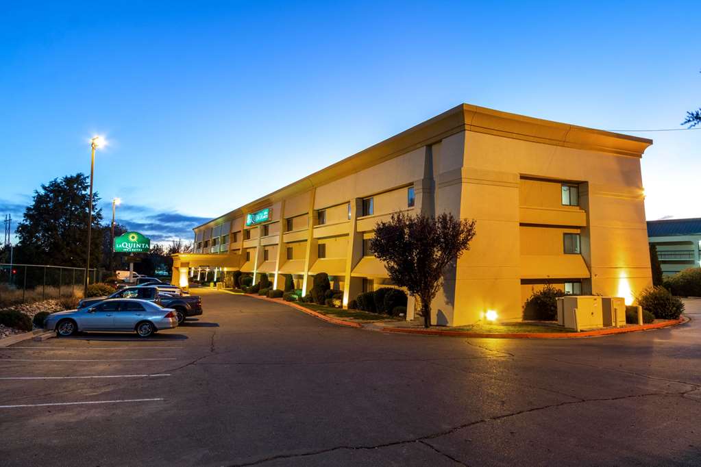 La Quinta Inn & Suites by Wyndham Albuquerque Journal Ctr NW - photo 3