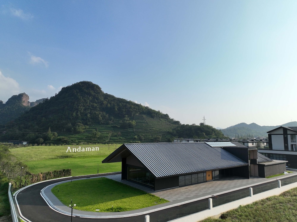 Andaman Xinchang Nineteen Peaks in Shaoxing, People's Republic of China