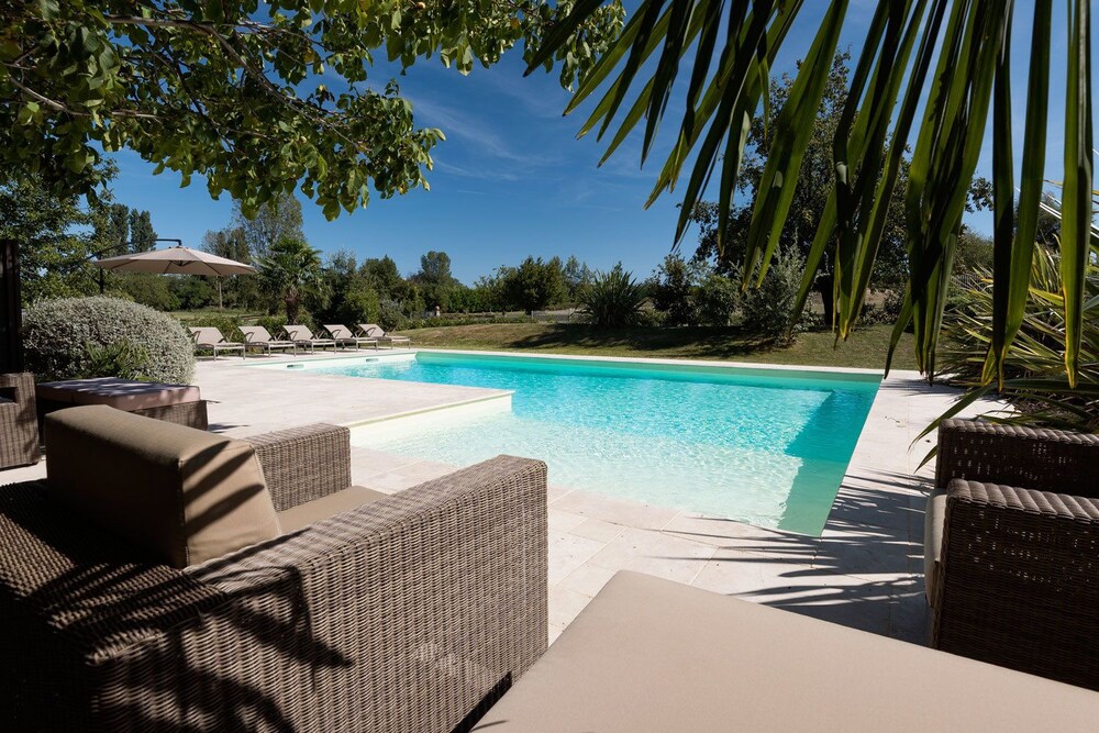 Chambres d'hôtes le Moulin de Beaunette — 4-Star Luxury Hotel in Grane, France