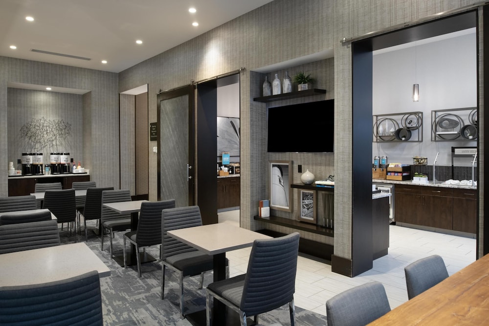 Hampton Inn & Suites Portsmouth Downtown - photo 37