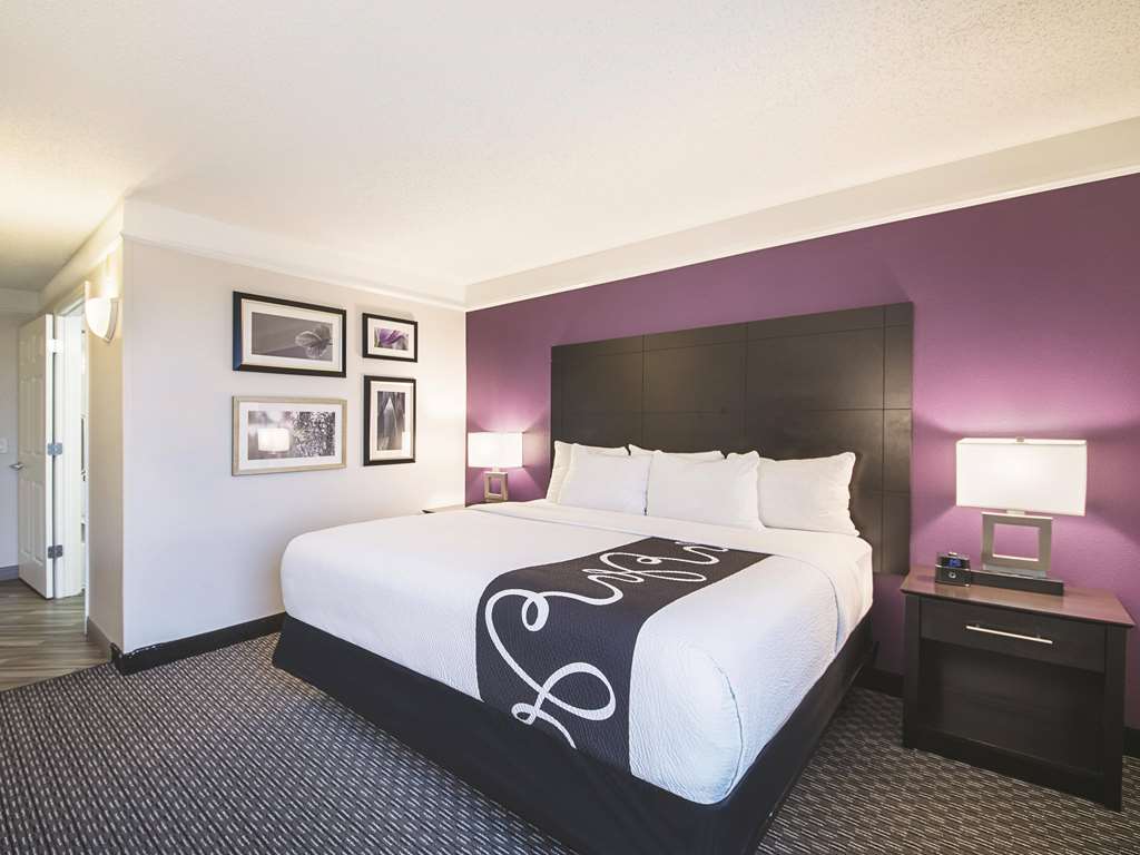 La Quinta Inn & Suites by Wyndham Austin Round Rock - photo 16
