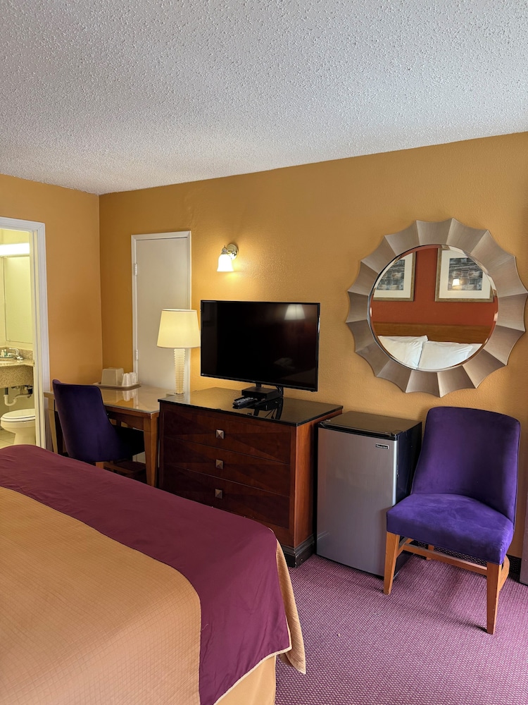 Executive Inn Schenectady - photo 9