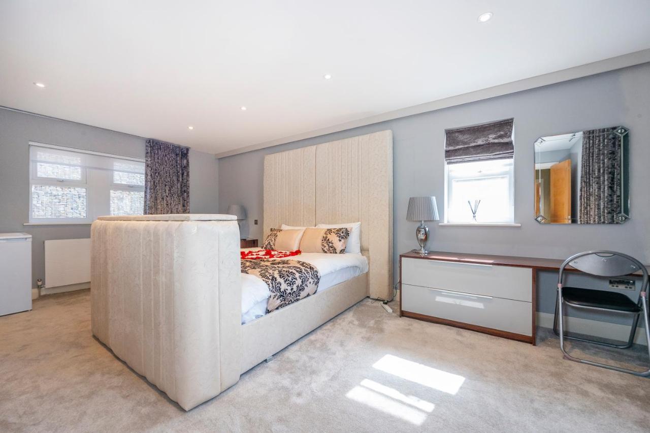 RD7C For your most relaxed & Cosy stay Free Parking Free Fast WiFi — hotel in Batley