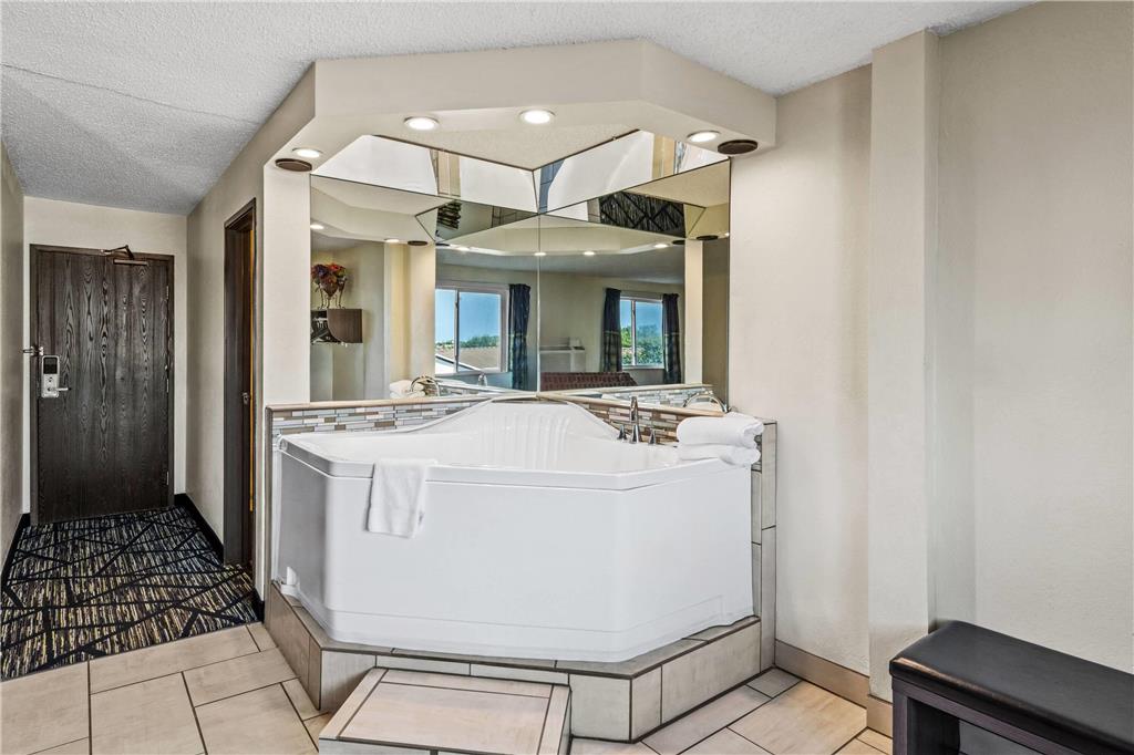 Super 8 by Wyndham Independence Kansas City - photo 22