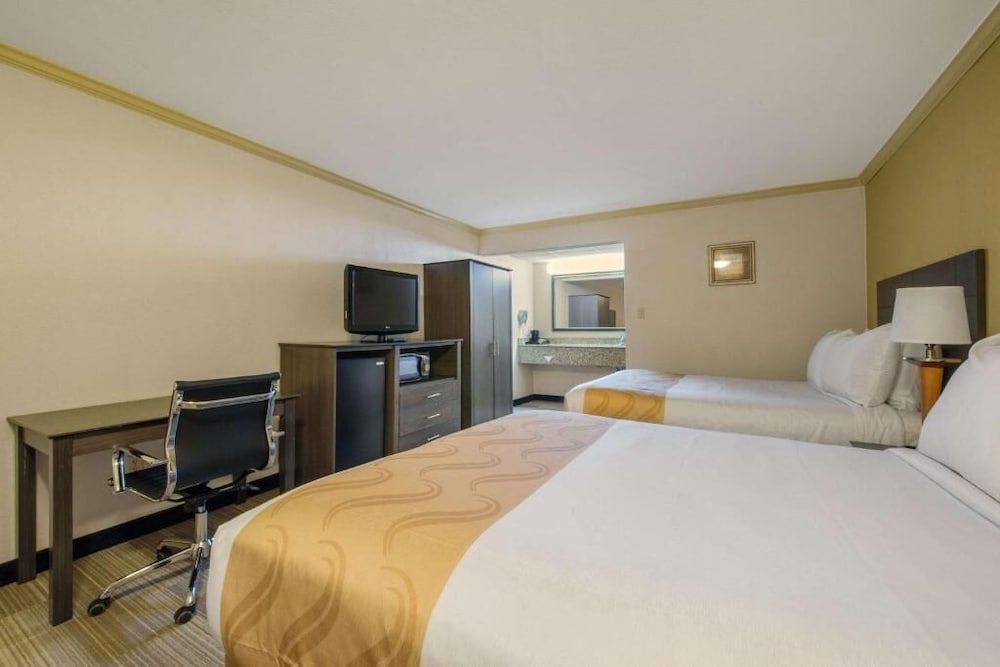 Hibiscus Inn & Suites - photo 26