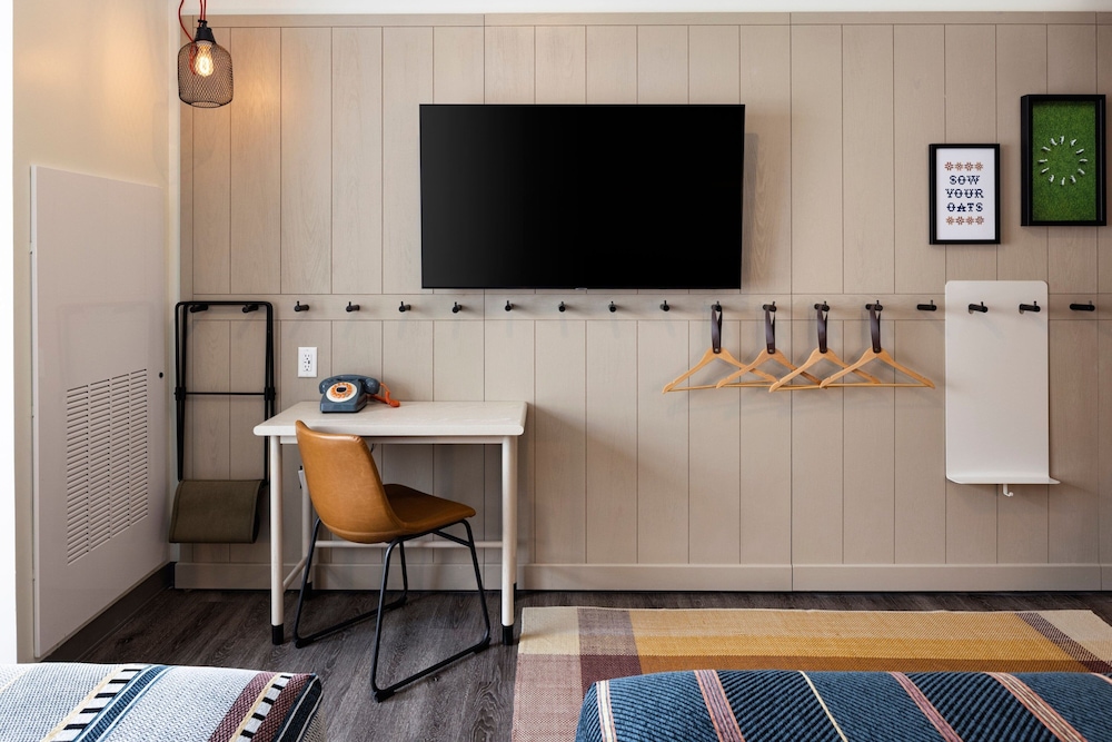 Moxy Omaha Downtown - photo 14