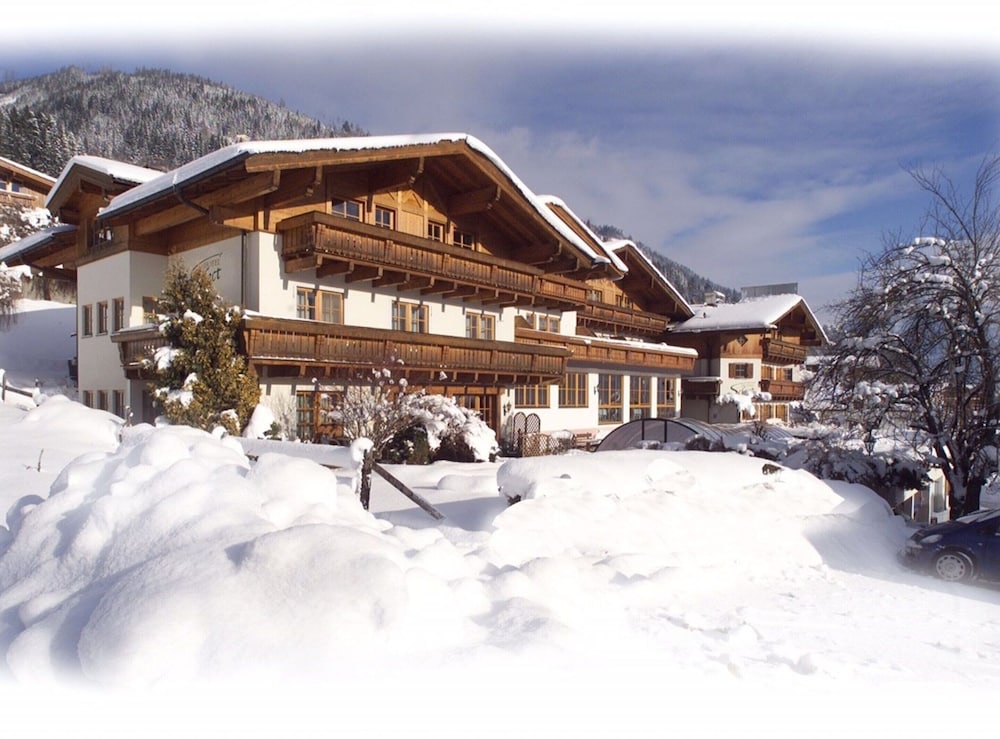 Alpine Apartment Near Kaprun — 4-Star Luxury Hotel in Piesendorf, Austria