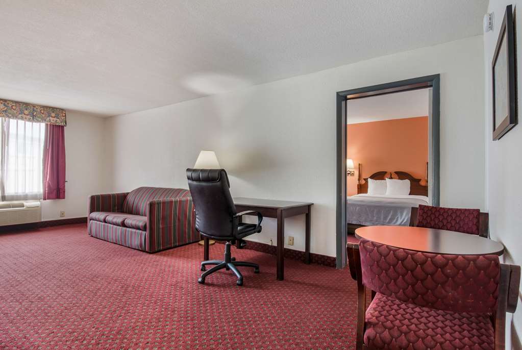Econo Lodge Inn & Suites Chambersburg Central - photo 25