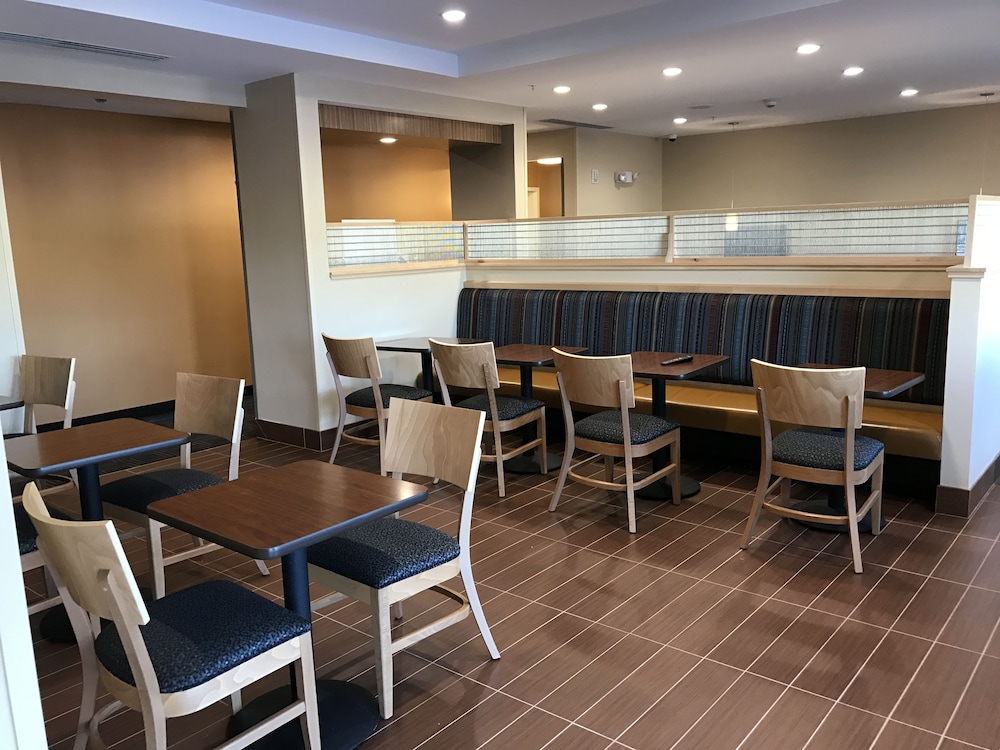 TownePlace Suites by Marriott New Hartford - photo 4