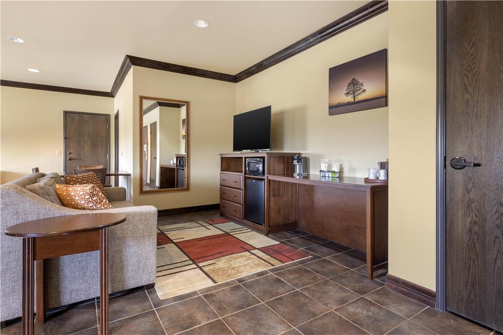 Best Western Plus Cimarron Hotel & Suites - photo 20