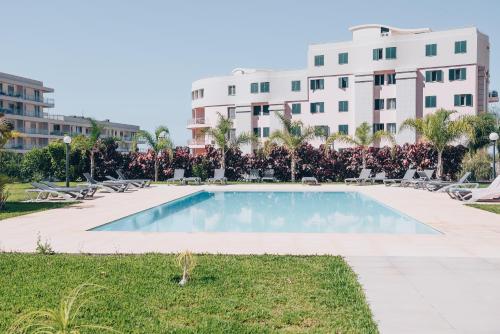 Elephant by Wanderlust Madeira 2BR Apartment with Terrace side Sea View and pool access — 4-Star Luxury Hotel in Funchal, Portugal