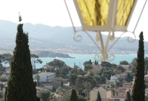 Hauts de Portissol 50 M2 Terrasse 12 M2 Vue Mer in Sanary-Sur-Mer, France