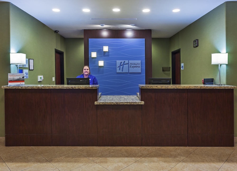 Holiday Inn Express Hotel & Suites Brady an IHG Hotel - photo 2