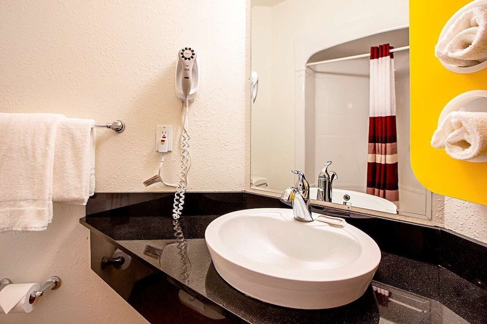 Seasons Inn Traverse City - photo 13