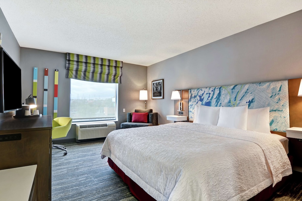 Hampton Inn & Suites Newark Harrison Riverwalk - photo 15