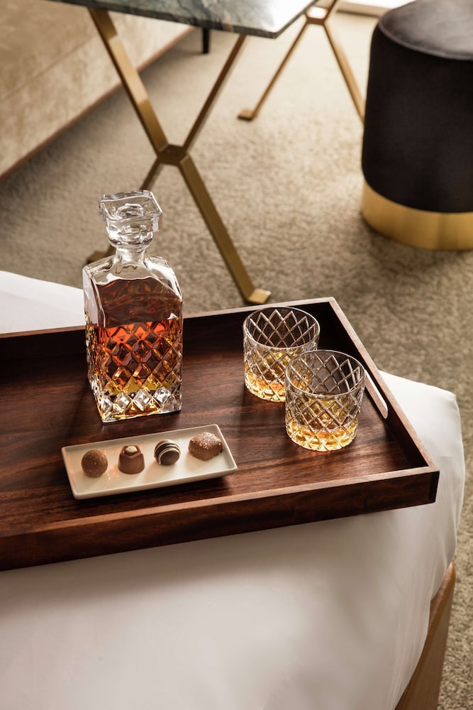 C. Baldwin Curio Collection by Hilton - photo 14