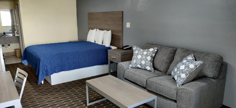AmeriStay Inn &Suites - photo 14