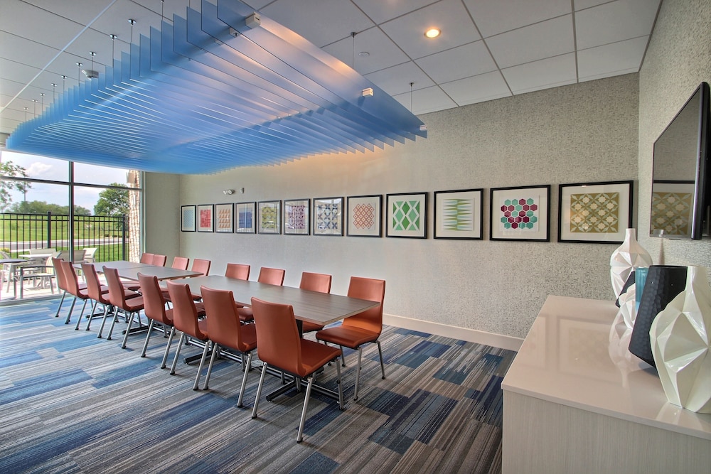 Holiday Inn Express & Suites Fond Du Lac by IHG - photo 48