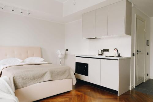 Dream Stay Stylish Studio with French Balcony