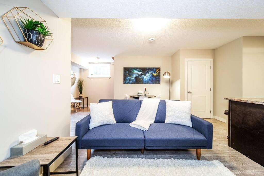 Bright Modern Suite Netflix WiFi Long Stays — 4-Star Luxury Hotel in Edmonton, Canada