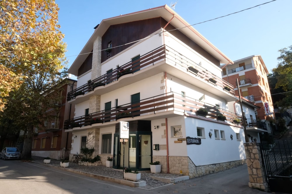Hotel Pescofalcone — hotel in Caramanico Terme