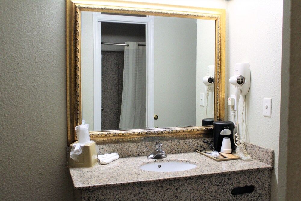 Airport Inn Chattanooga - photo 48