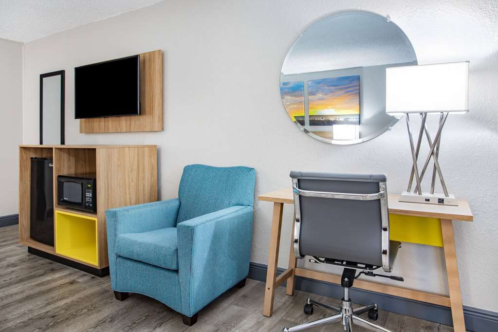 Days Inn by Wyndham Titusville Kennedy Space Center - photo 12