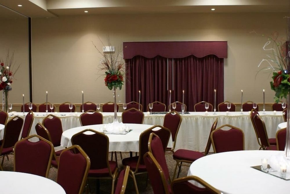 Fossil Creek Hotel And Suites - photo 45