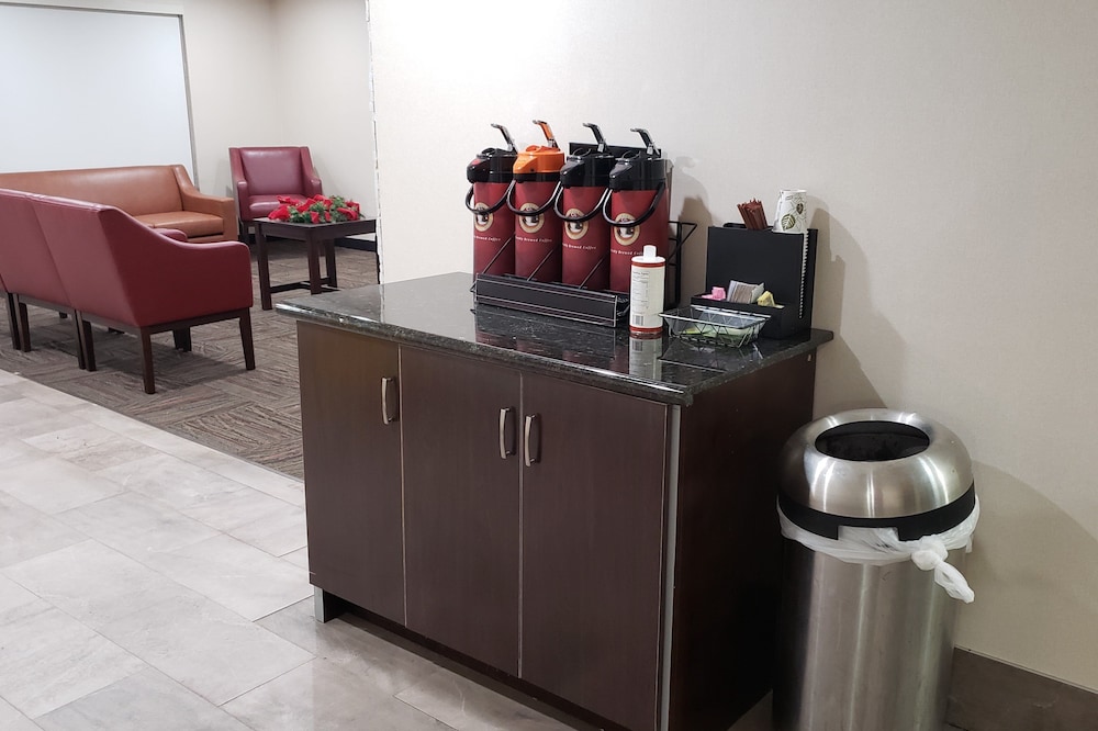 Red Roof Inn & Suites Vicksburg - photo 5