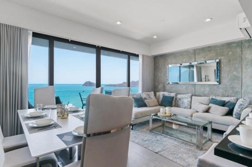 Ocean View 2 King Size with Homeoffice Space — 4-Star Luxury Hotel in Mazatlan, Mexico