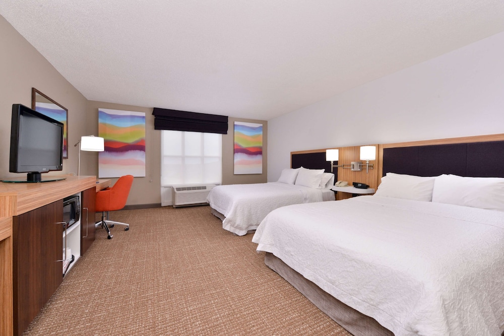 Hampton Inn & Suites Plymouth - photo 24