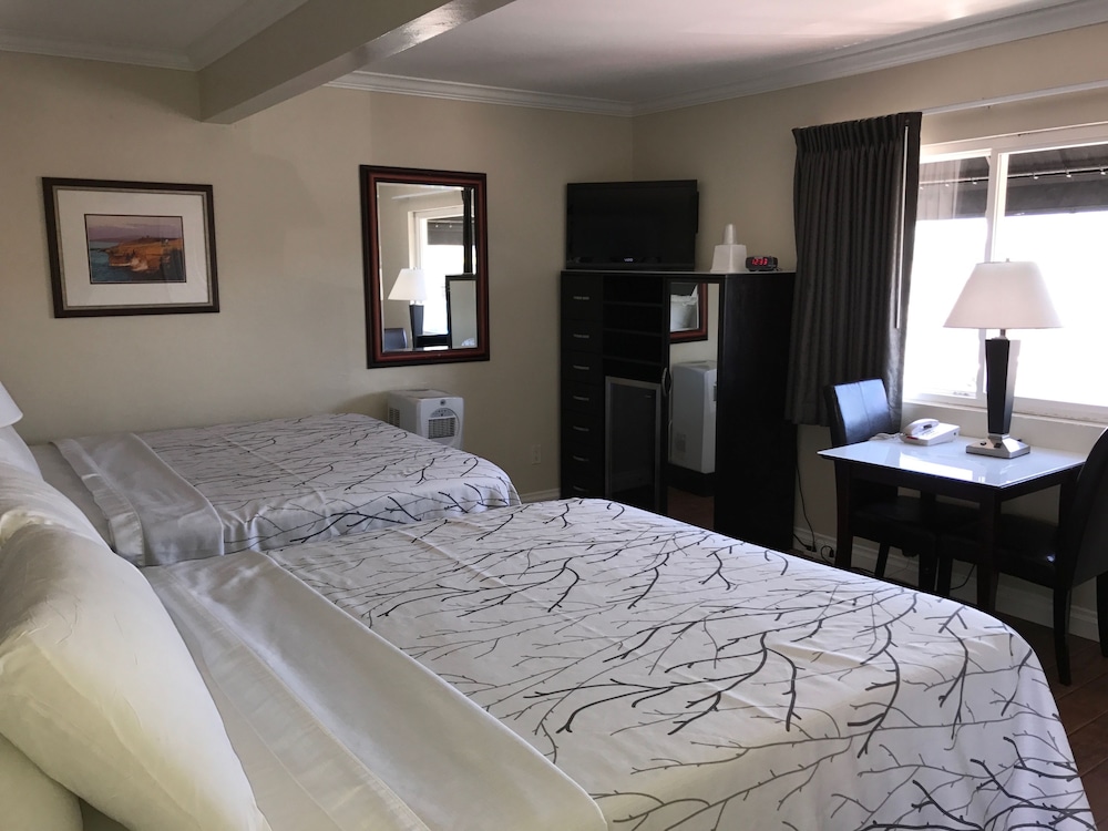 Ocean Beach Hotel - photo 7