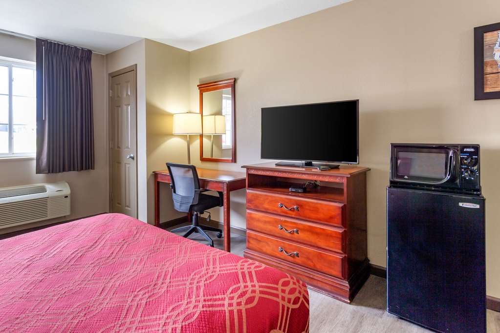 Econo Lodge Inn & Suites Dickson - photo 12