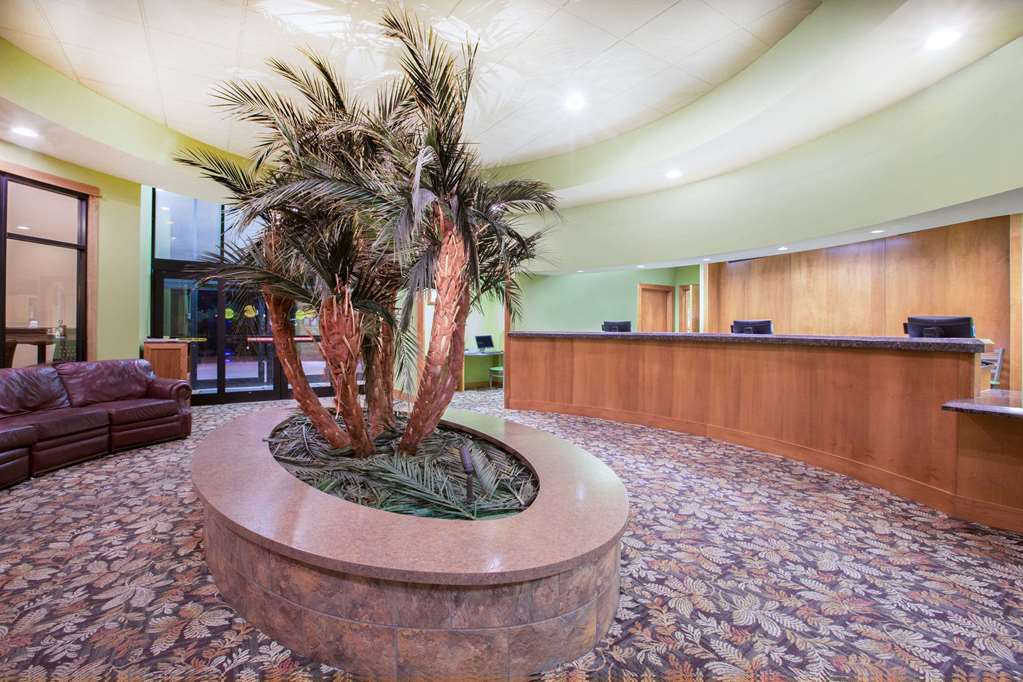 Ramada Tropics Resort & Conference Center Des Moines - photo 2