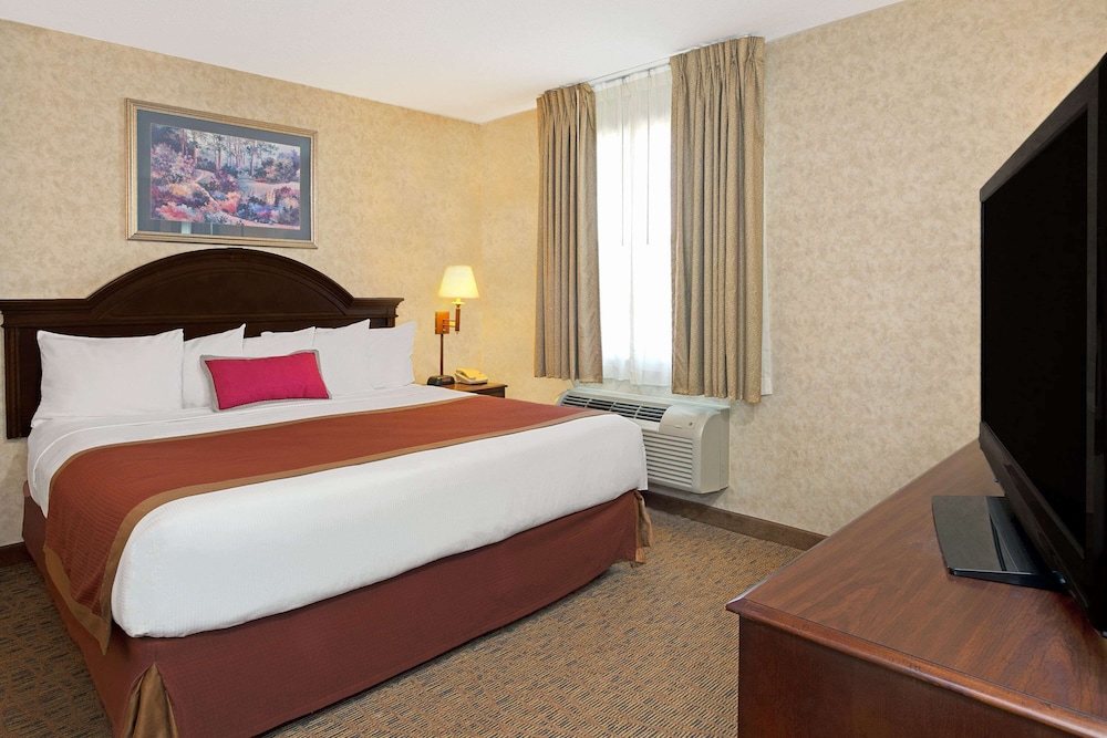 Hawthorn Extended Stay by Wyndham Cincinnati Sharonville - photo 3