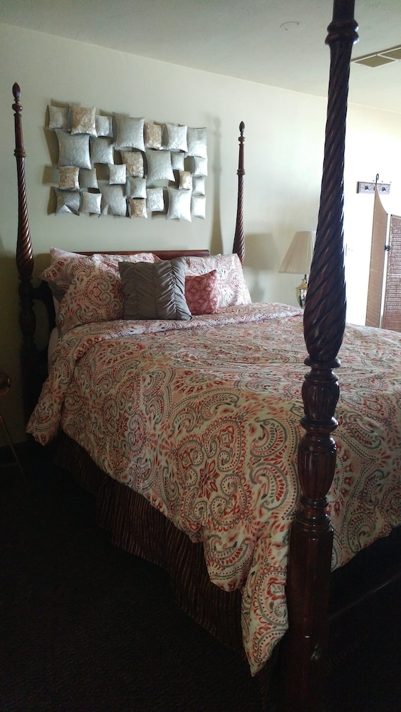 Snug Harbor Inn - photo 15