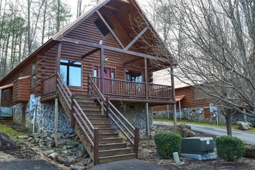 Lovely Cabin Close To All The Fun — 4-Star Luxury Hotel in Gatlinburg, United States