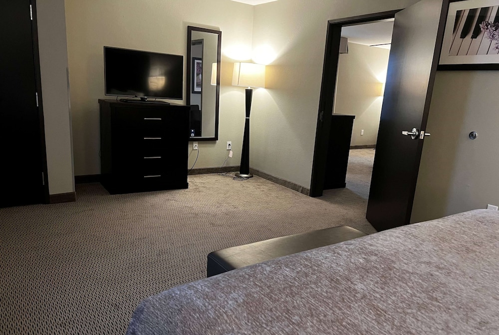 Baymont by Wyndham College Station - photo 25