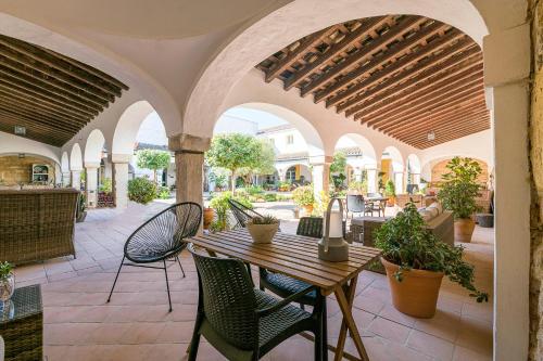 Cream Loft. Siente Jerez. Parking Wifi Netflix — 4-Star Luxury Hotel in Jerez De La Frontera, Spain