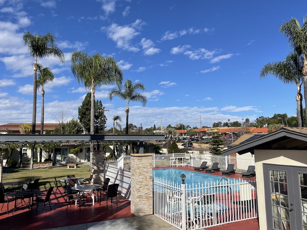 Fallbrook Country Inn - photo 25