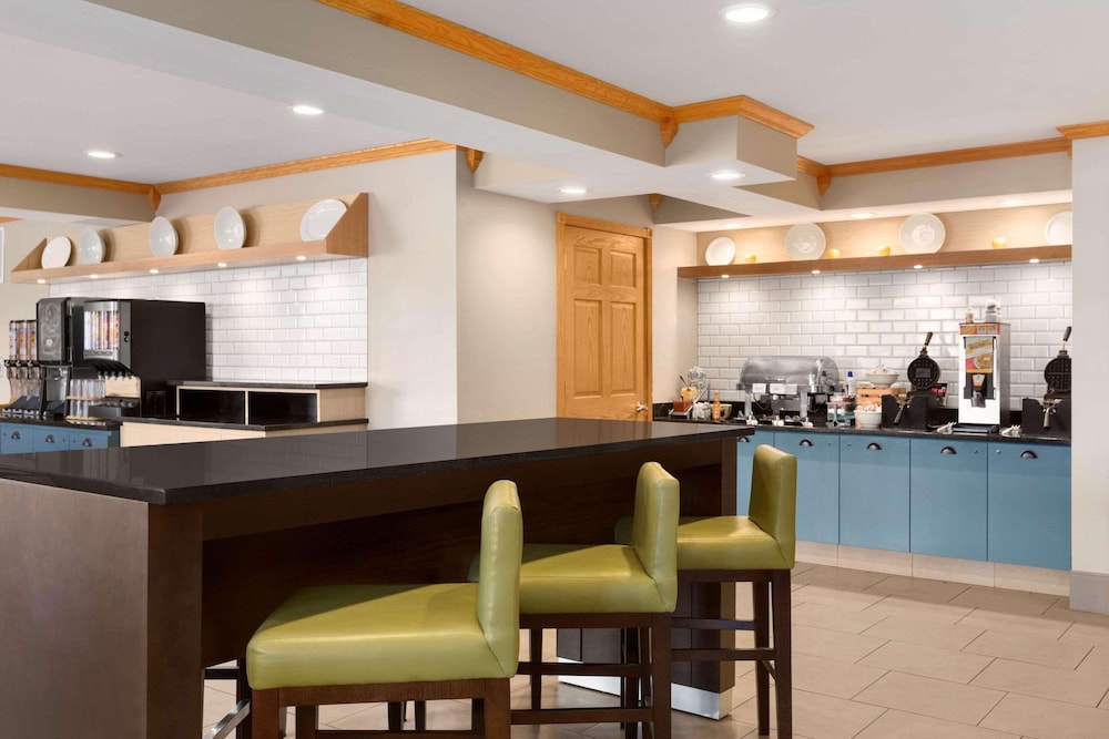 Country Inn & Suites Rochester South Mayo Clinic - photo 22