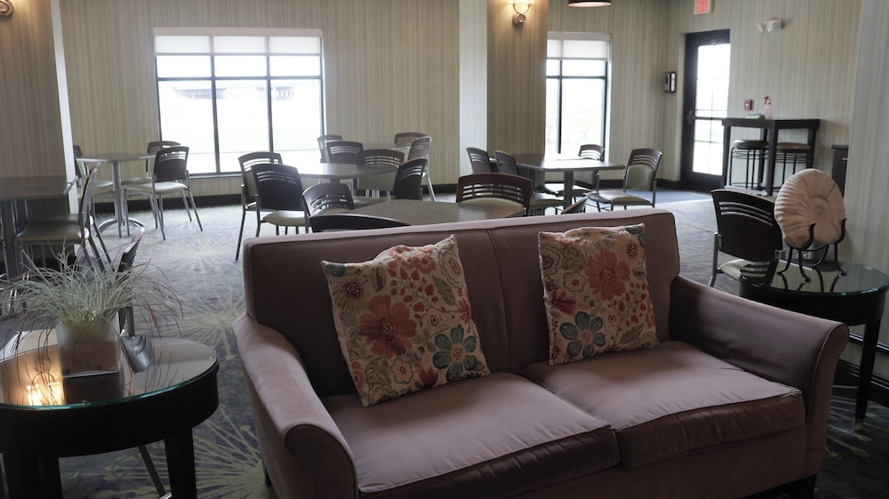 Holiday Inn Express & Suites Morton Peoria Area by IHG - photo 79
